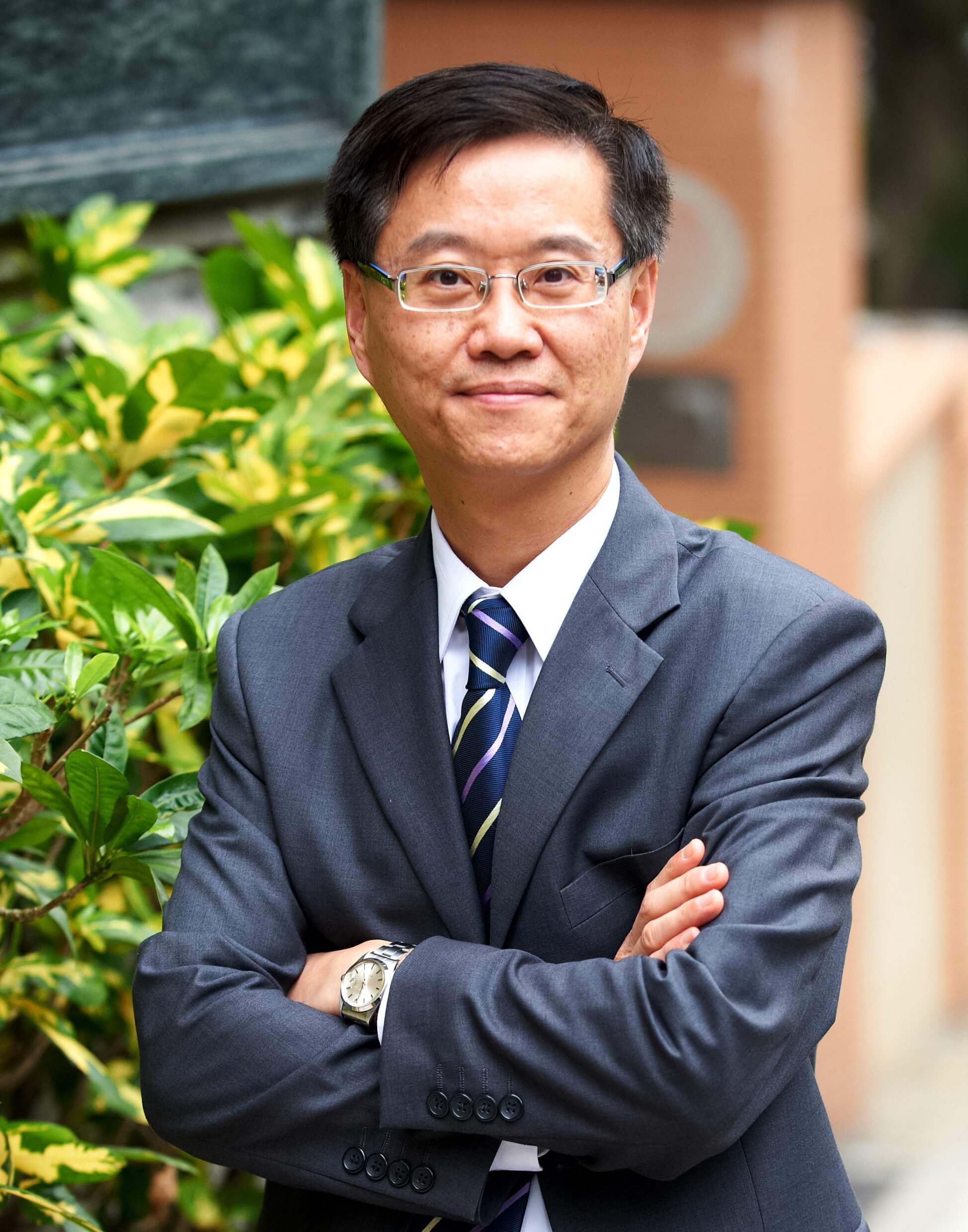 Dr James Luk